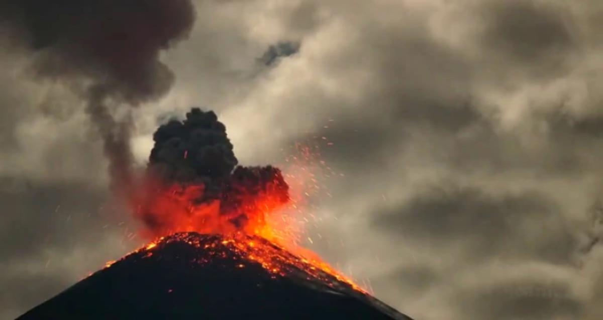 Las impactantes imágenes de la erupción del volcán Reventador en