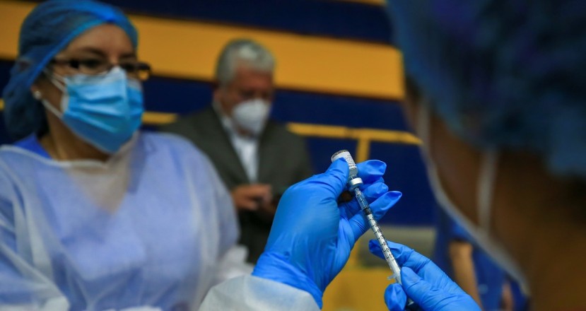 Ecuador inicia vacunación de niños desde 12 años con enfermedades agravantes / Foto: EFE