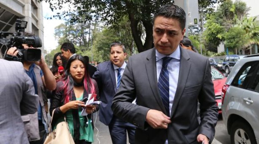 Édgar Molina, abogado de Pamela Martínez, en una de las diligencias judiciales. Foto: El Comercio