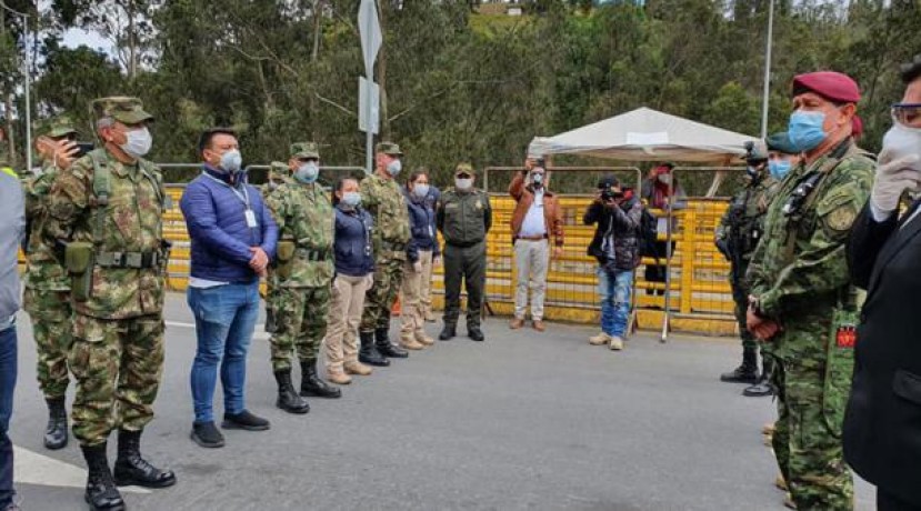 Ejércitos de Colombia y de Ecuador realizan operaciones fronterizas conjuntas para limitar la propagación del covid-19. Foto: Cortesía de la Gobernación del Carchi