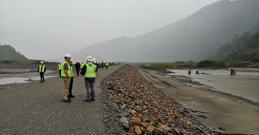 Técnicos de EE.UU. monitorean erosión del río Coca / Foto: cortesía CELEC