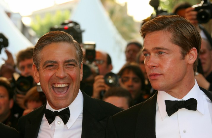 George Clooney y Brad Pitt. Foto de www.sheknows.com