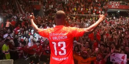 Enner Valencia desató la locura en Porto Alegre