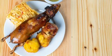 Cómo preparar cuy asado, un plato típico de la región Andina de Ecuador