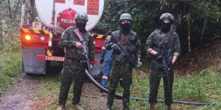 El Ejército desmanteló una refinería clandestina en Sucumbíos 