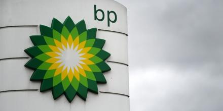 BP recortará sus inversiones en renovables y aumentará la producción de petróleo y gas