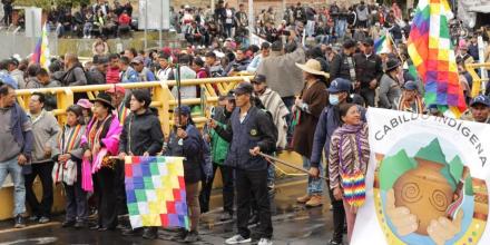 Indígenas colombianos protestan en la frontera con Ecuador por la destrucción de puentes