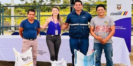 Pastaza: Productores recibieron insumos para cultivos de cacao 