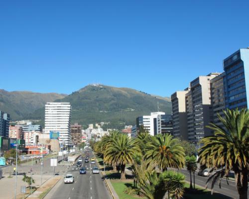 El ‘Pico y Placa’ en Quito es el plan de restricción vehicular con un horario de limitación del tráfico desde las 06:00 hasta las 09:30 y desde las 16:00 a las 20:00, de lunes a viernes, de acuerdo con el último dígito de la placa.