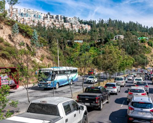 El ‘Pico y Placa’ en Quito es el plan de restricción vehicular con un horario de limitación del tráfico desde las 06:00 hasta las 09:30 y desde las 16:00 a las 20:00, de lunes a viernes, de acuerdo con el último dígito de la placa.