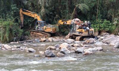Las excavadoras se localizaron cerca de las orillas del río San Luis, en la provincia de Zamora Chinchipe / Foto: cortesía FF.AA.