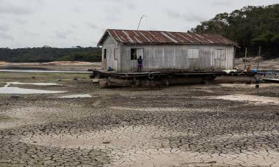 El río Negro, el afluente del Amazonas, registró este martes su menor nivel desde que empezó el monitoreo en 1902, 13,5 metros / Foto: EFE