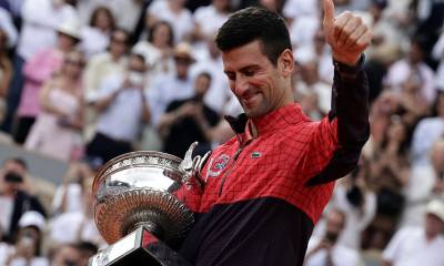 Djokovic ascendió al escalón más alto que ningún otro hombre había subido en la historia del tenis al sumar su vigésimo tercer grande y lo hizo en Roland Garros / Foto: EFE