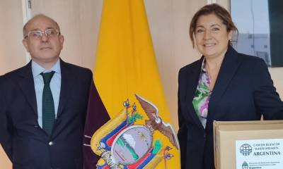 La donación fue de 4.800 pastillas de cloro para potabilizar el agua / Foto: Cancillería