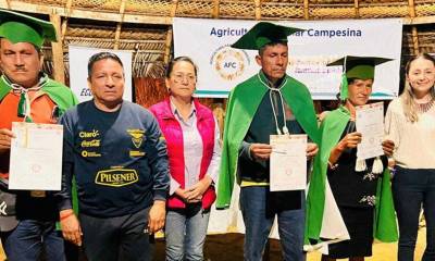 Los productores culminaron su capacitación en 12 módulos de formación en producción agroecológica y sustentable / Foto: cortesía MAG