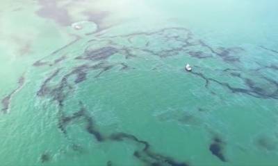 El derrame fue confirmado por Petroecuador después de que en redes sociales se difundiesen vídeos de regueros de crudo en la playa de Las Palmas / Foto: cortesía Te Veo Ecuador