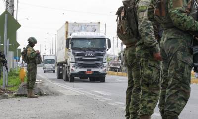 Un muelle fue destruido con explosivos en El Oro./ Foto: cortesía EFE