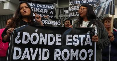 Decenas de personas se concentraron frente a la Fiscalía de Pichincha / Foto: EFE