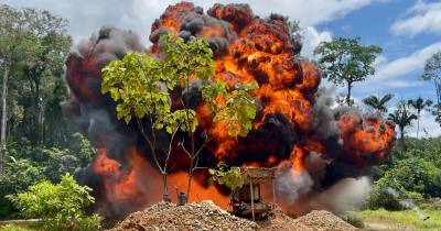 Los funcionarios públicos facilitaban estas actividades mediante salvoconductos falsos / Foto: EFE