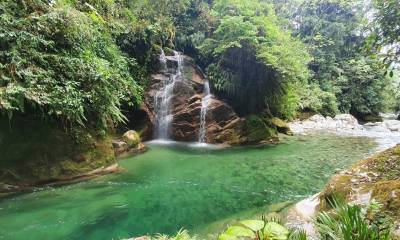 La cascada, en su caída, da forma a una hermosa piscina natural redonda / Foto: cortesía