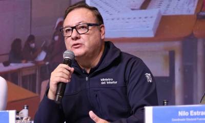 Los ministros del Interior de Ecuador, Juan Zapata, y de Perú, Vicente Romero se reúnen el jueves en la ciudad peruana de Tumbes / Foto: cortesía Ministerio del Interior