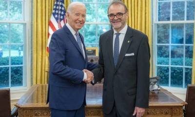 El presidente de Estados Unidos, Joe Biden, recibió al nuevo embajador de Ecuador, Cristian Espinosa, en la Casa Blanca / Foto: cortesía Embajada de Ecuador en EE.UU.