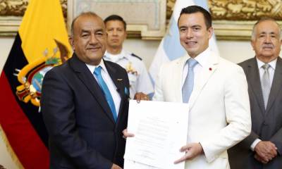 José Delgado recibió la condecoración por su trayectoria periodística / Foto: cortesía Presidencia 