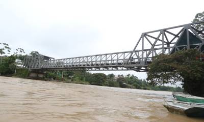 El anterior puente colapsó el 18 de marzo por las intensas lluvias / Foto: cortesía Gobernación de Esmeraldas 