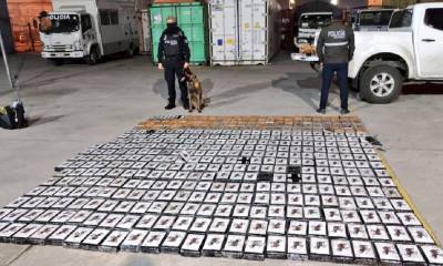 La droga fue hallada al inspeccionar un contenedor en uno de los terminales portuarios de Guayaquil / Foto: cortesía Policía Nacional