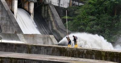 La tarea de desalojo de sedimentos comenzó ayer y culminará el 2 de febrero / Foto: cortesía Celec