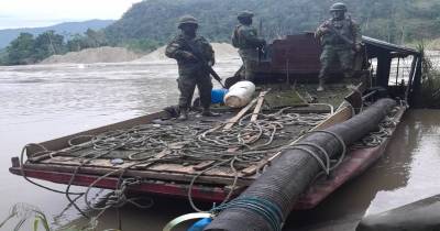 Dos personas fueron aprehendidas y puestas a disposición de las autoridades competentes / Foto: cortesía Ejército ecuatoriano