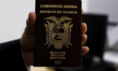 Decenas de ecuatorianos buscan realizar diversos trámites en los diversos consulados que el país mantiene en Estados Unidos / Foto: Shutterstock