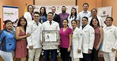 La Iniciativa Angels entregó el reconocimiento al Hospital General de Macas / Foto: cortesía Gobernación de Morona Santiago