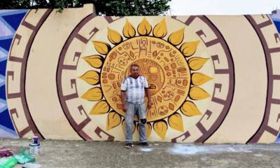 Henrry Acaro pinta murales en escuela de Yantzaza / Foto: cortesía Ministerio de Educación