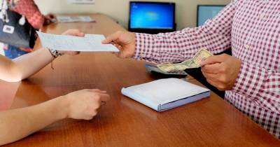 Todos los trabajadores en relación de dependencia en Ecuador tienen derecho a recibir un décimo tercer sueldo como ingreso extra. También es llamado bono navideño por la fecha en la que se paga/ Foto: Cortesia Diario La Hora