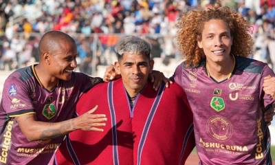 El argentino Enzo Fernández (centro) anotó los 3 goles de Mushuc Runa frente a Orense / Foto: cortesía