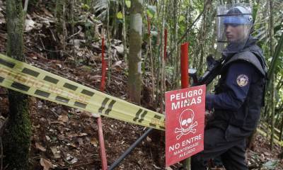 Los soldados y el grupo de explosivos consiguieron destruir estos artefactos / Foto: EFE