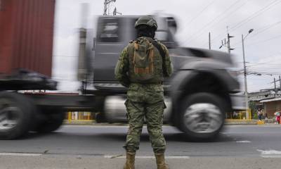 Chávez ratificó que "no existe evidencia" de que organizaciones criminales ecuatorianas posean armamento y explosivos de las Fuerzas Armadas peruanas/ Foto: cortesía EFE
