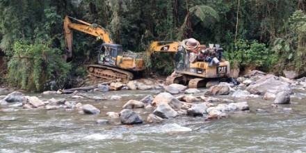 Ecuador decomisó 5 excavadoras de minería ilegal en el Podocarpus