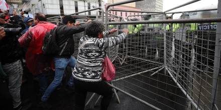 2.000 policías frenaron manifestación contra el Gobierno