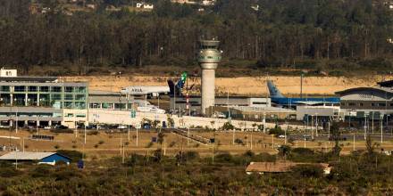 Gobierno y aerolíneas reducirán y eliminarán varios impuestos