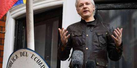 Assange tuvo hijos en su estadía en Embajada de Ecuador