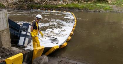 'Galápagos Guardians': tecnología y educación para erradicar plásticos de ríos de Ecuador