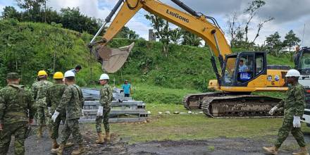 La estructura del puente para el río Blanco arribó a Santo Domingo de los Tsáchilas