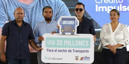 Noboa entregó $ 30 millones en créditos para el sector del transporte 