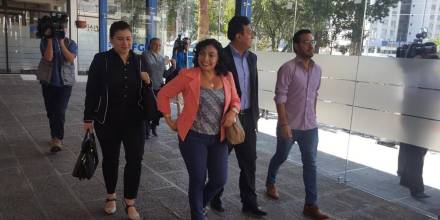 Mery Zamora reconoce firma en denuncia penal contra Rafael Correa y Galo Chiriboga por caso 30S