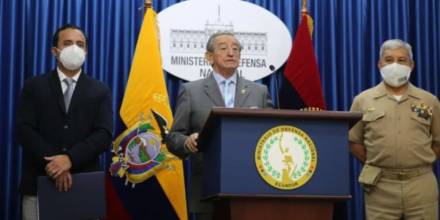 El Ministro de Defensa, Oswaldo Jarrín, señaló que Ecuador está en alerta debido a la flota pesquera china que se encuentra cerca de la ZEEI de las Islas Galápagos.  