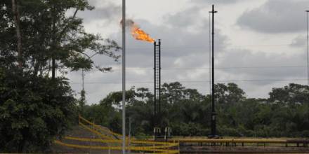 Ecuador suscribe adhesión a iniciativa mundial 'Cero quema de gas hasta 2030'
