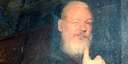 Ecuador toma distancia de las filtraciones sobre el asilo de Assange