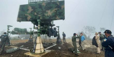 Ministro de Defensa constata los daños causados a radar tras explosión